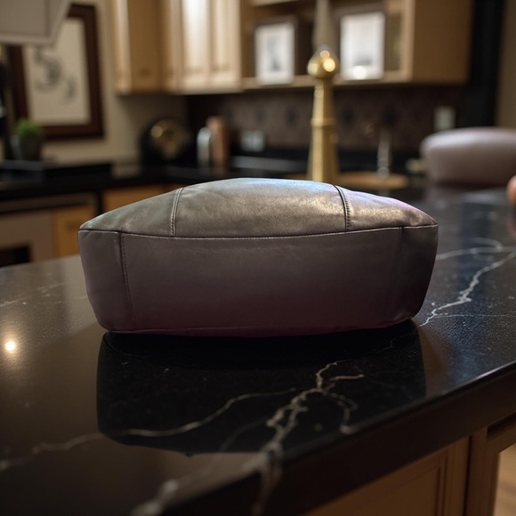 Coach Vintage Genuine Daisy Emma black buttery leather tote, branded logo charm - Picture 4 of 8